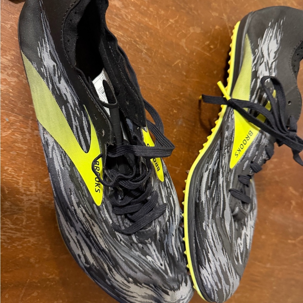 Elmn8 5th edition Brooks Track Cleats Men’s size 10.5 $40